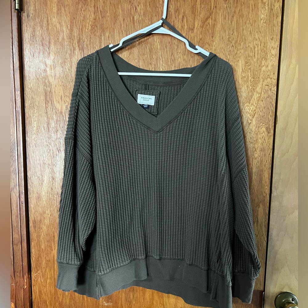 AE Big Hug V-Neck Waffle Sweatshirt, size large